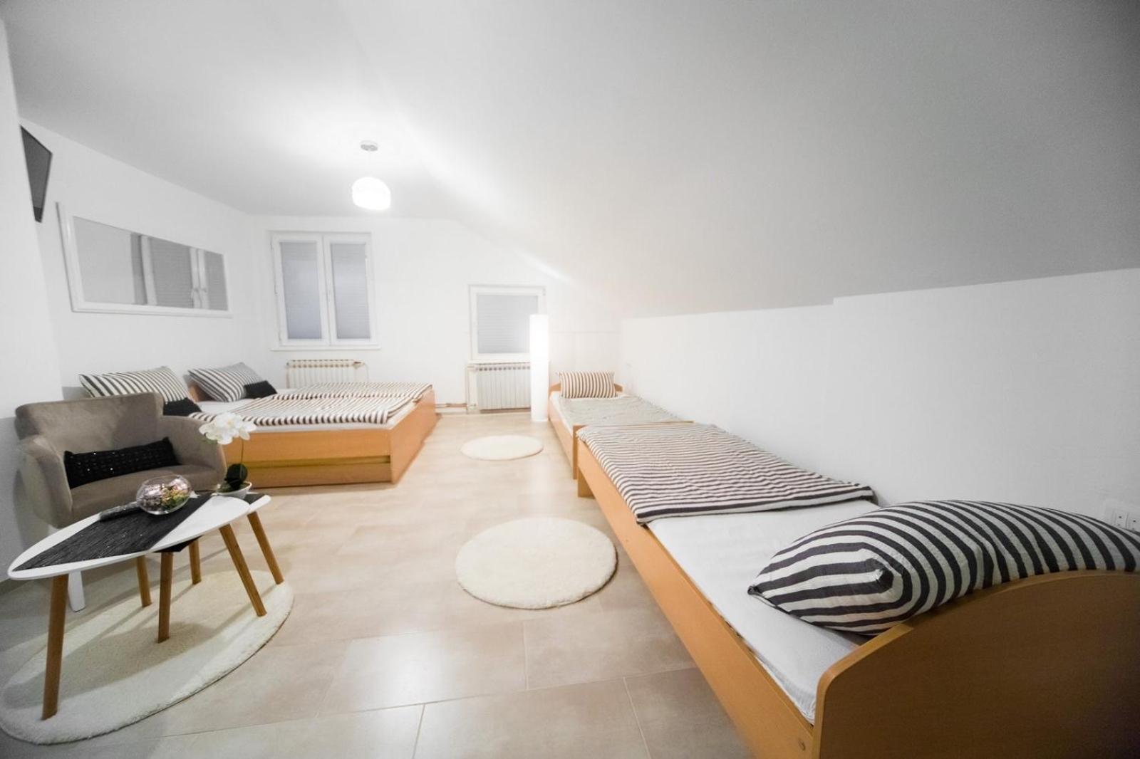 Hostel Herz บันยาลูกา ภายนอก รูปภาพ